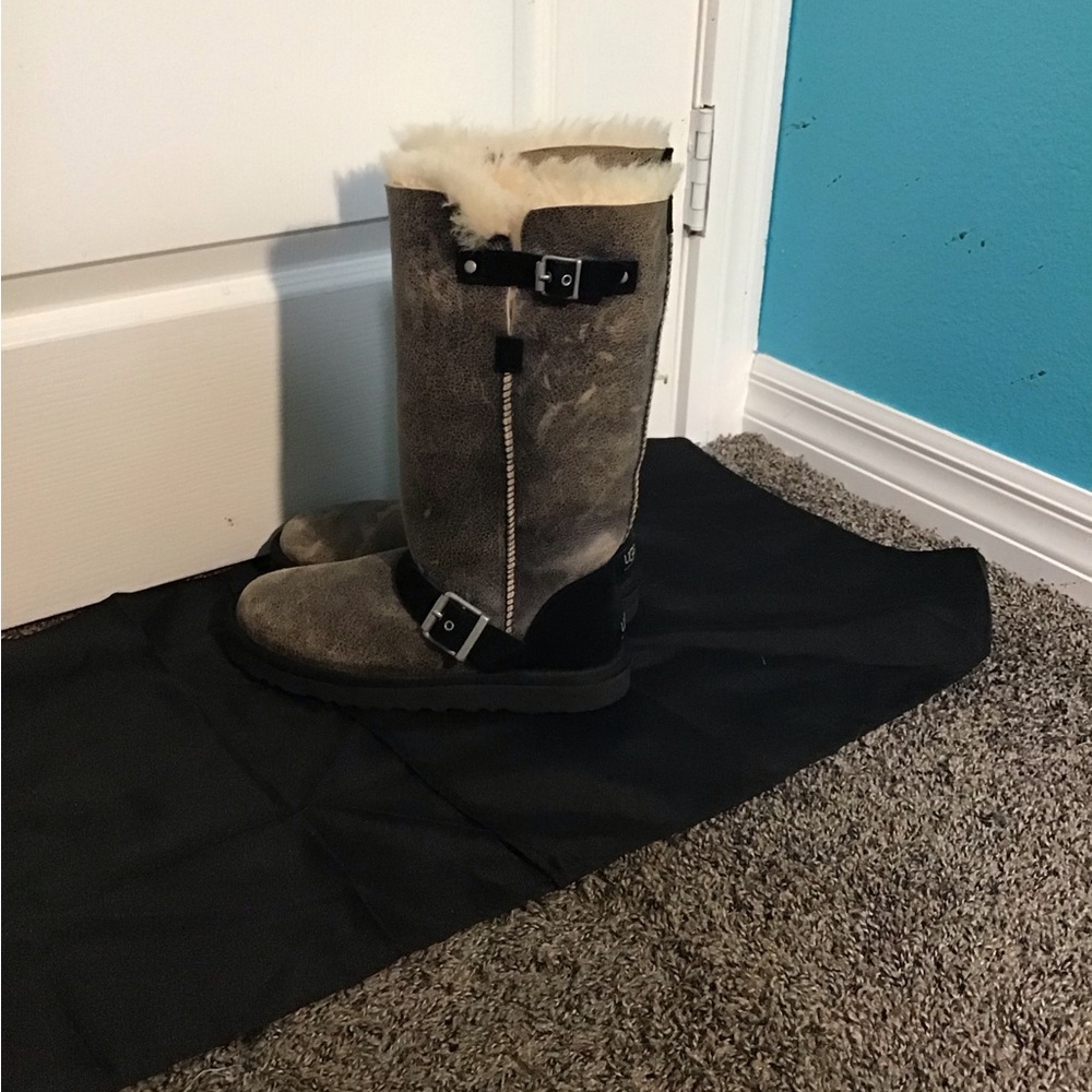 Classic UGG Dylan Tall  in distressed bomber leather with black buckles Size 7